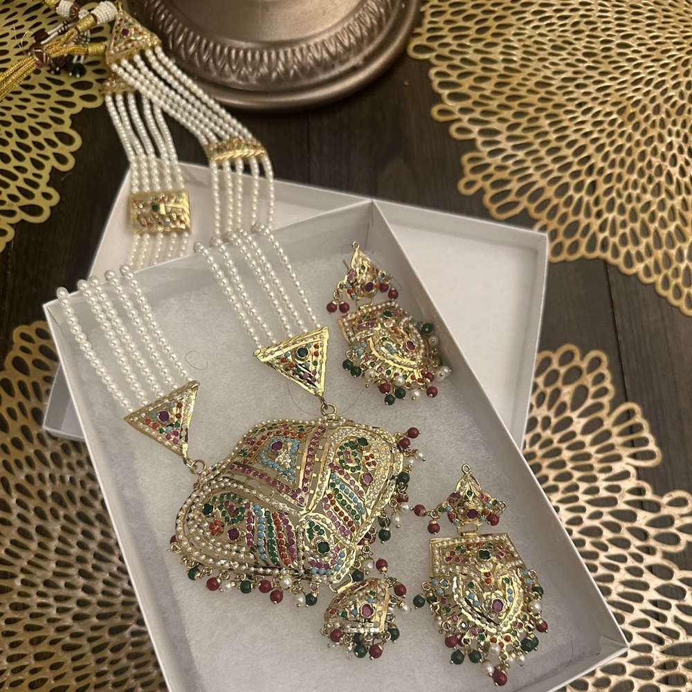 Indian bridal set with long necklace and earings